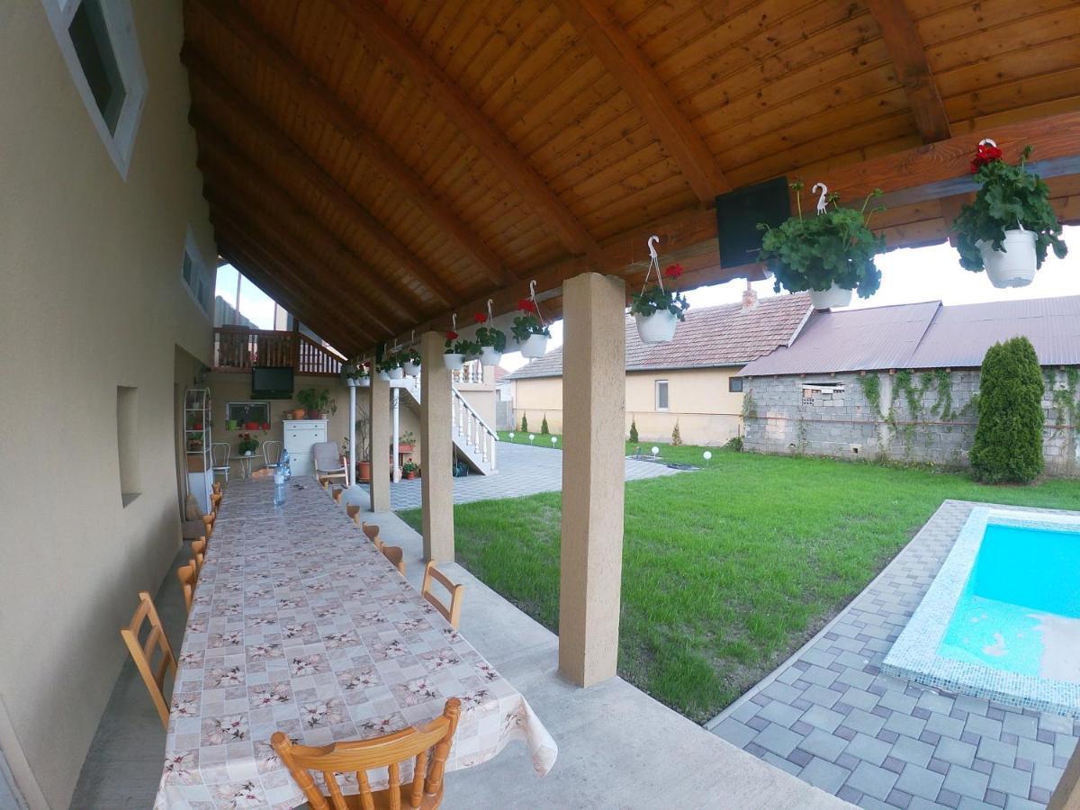 Casa Sannicolau Bed & Breakfast Sinnicolau Mare Exterior photo